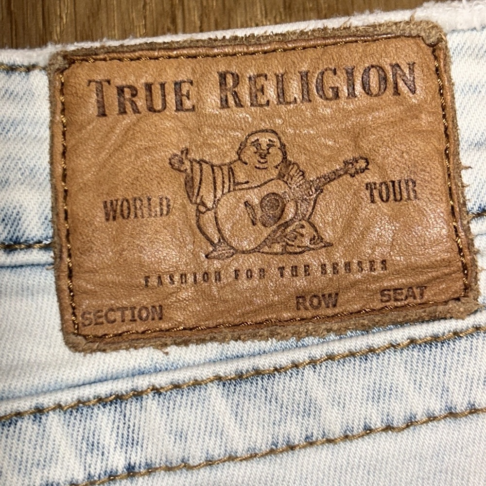 Women - True Religion light wash denim Joey low rise shorts - size 32 - Picture 3 of 6